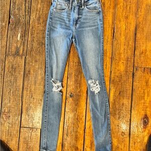 Hi High-Rise Skinny Ripped Knee Jeans - Light Blue